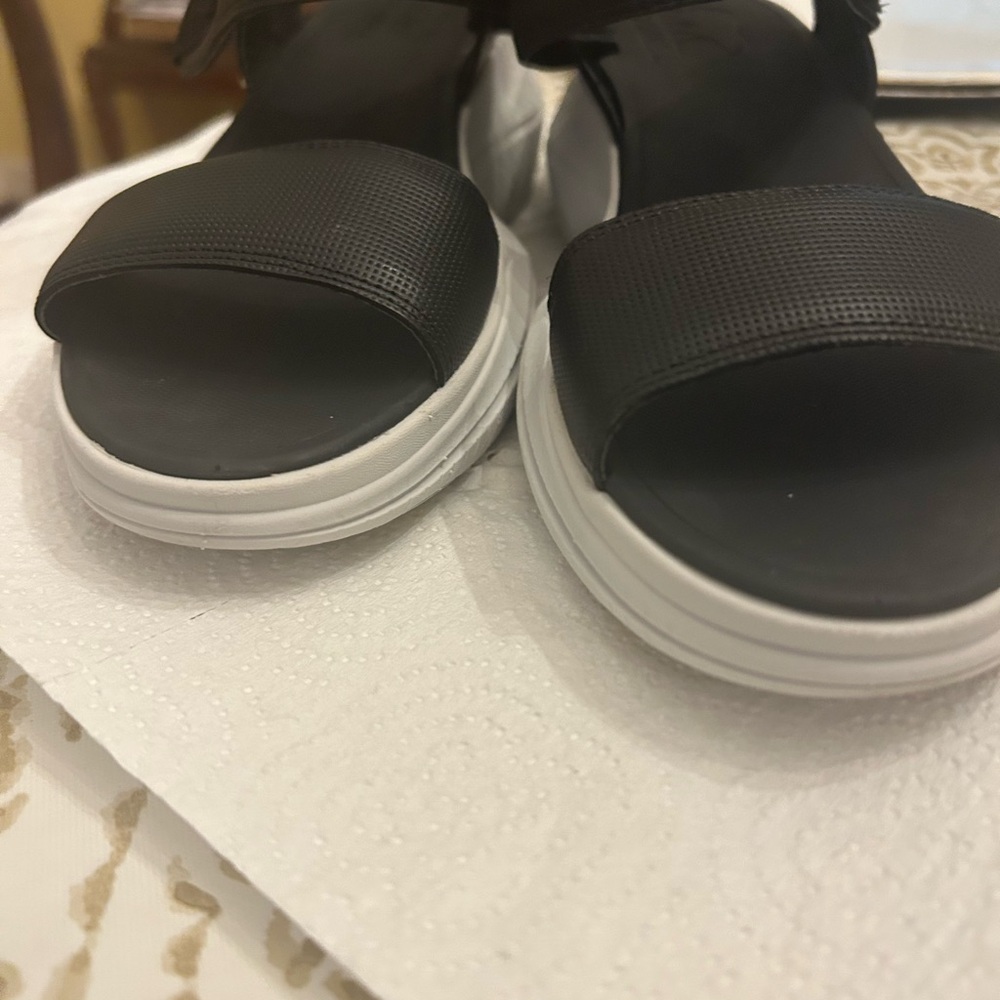 Sorel Black Sporty Sandals -Supportive Sole size 8 like new - make an offer? - Picture 4 of 8